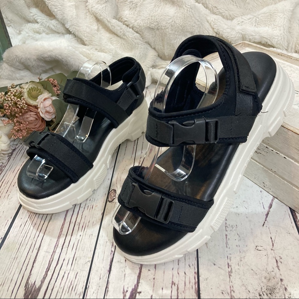 Forever 21 chunky platform sandals NEW